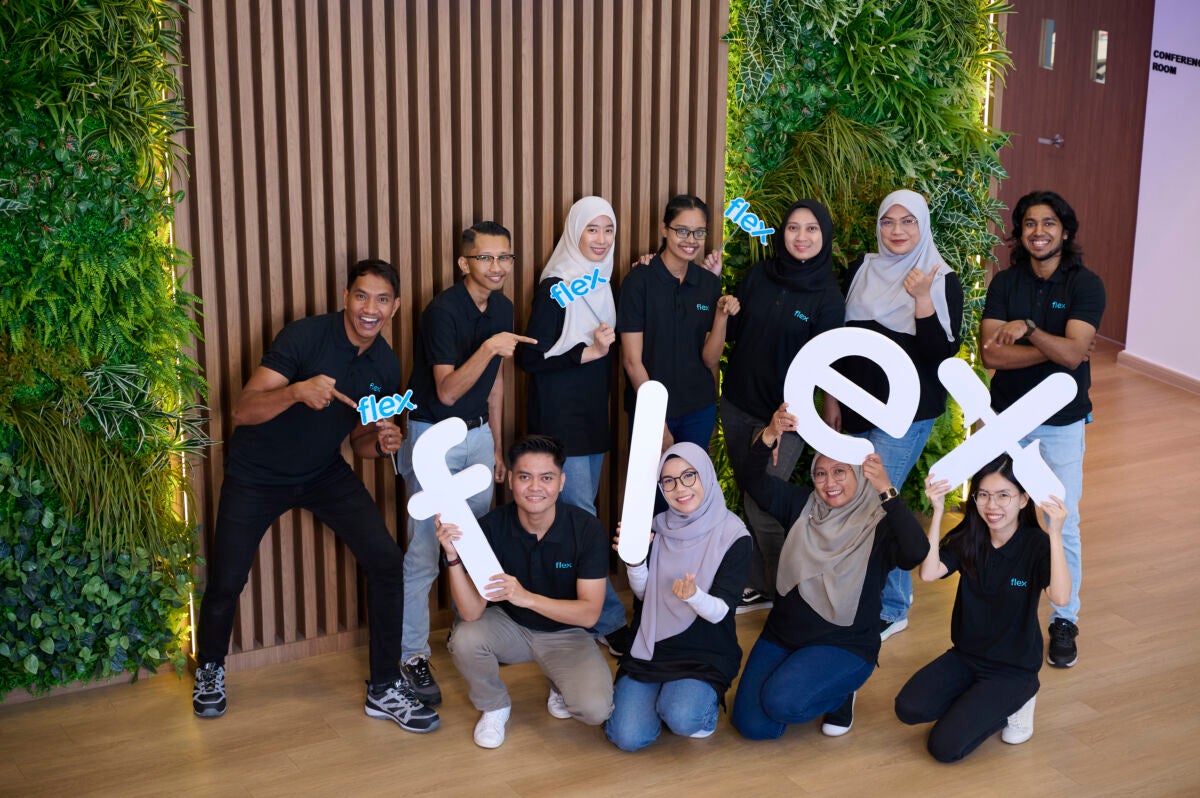Gruppe unterschiedlicher Mitarbeiter bei Flex Penang