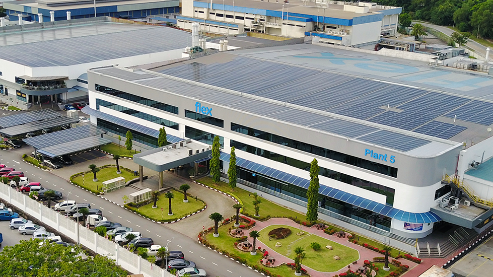 Ubicación del Flex con paneles solares en el techo para obtener energía limpia para reducir las emisiones de gases de efecto invernadero