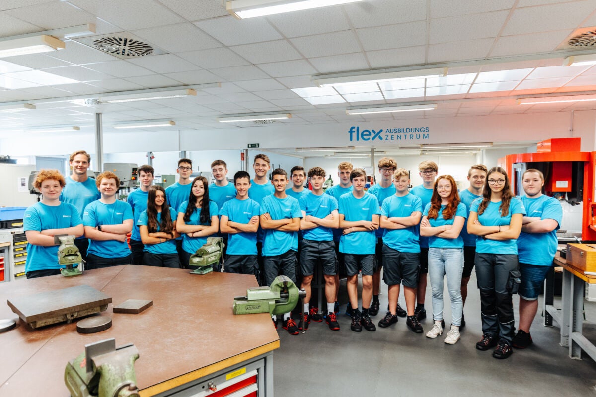 Group picture of Flex apprentices in Althofen