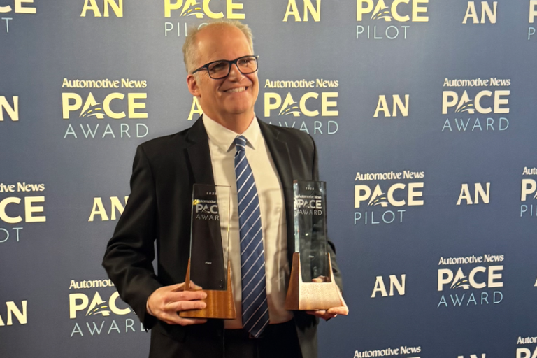 Mike Theony 接受 PACE 奖项