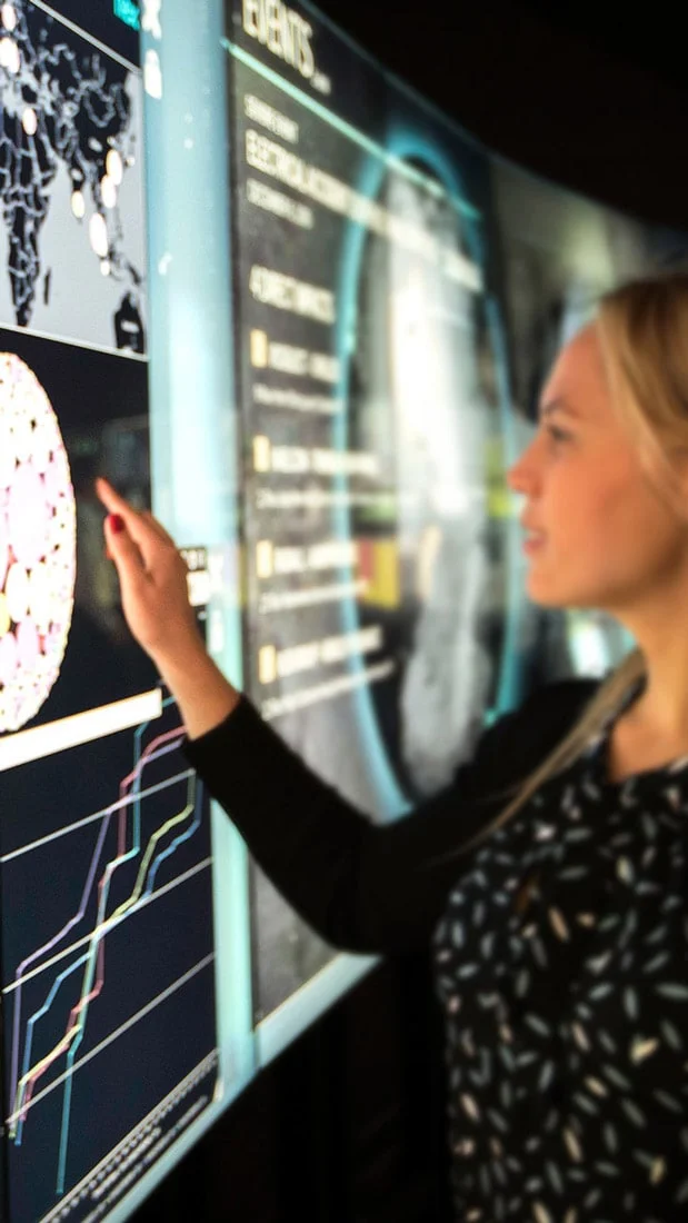 Flex employee interacting with the Flex Pulse Center