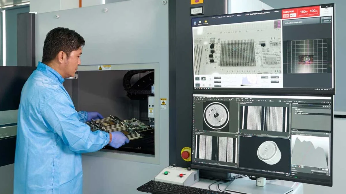 Flex Penang employee performing design and engineering testing and analysis