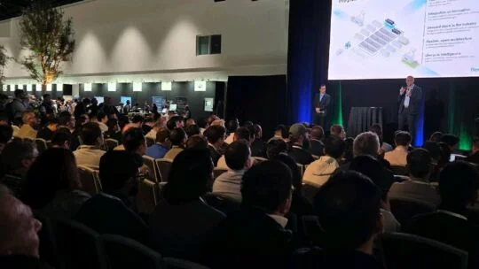 Flex presentando en la Cumbre Global de OCP: Por qué las soluciones modulares importan más que nunca