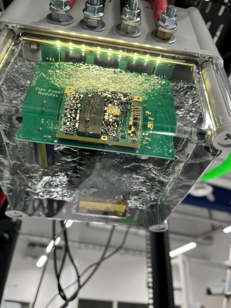 Harnessing liquid cooling in AI data centers | Flex
