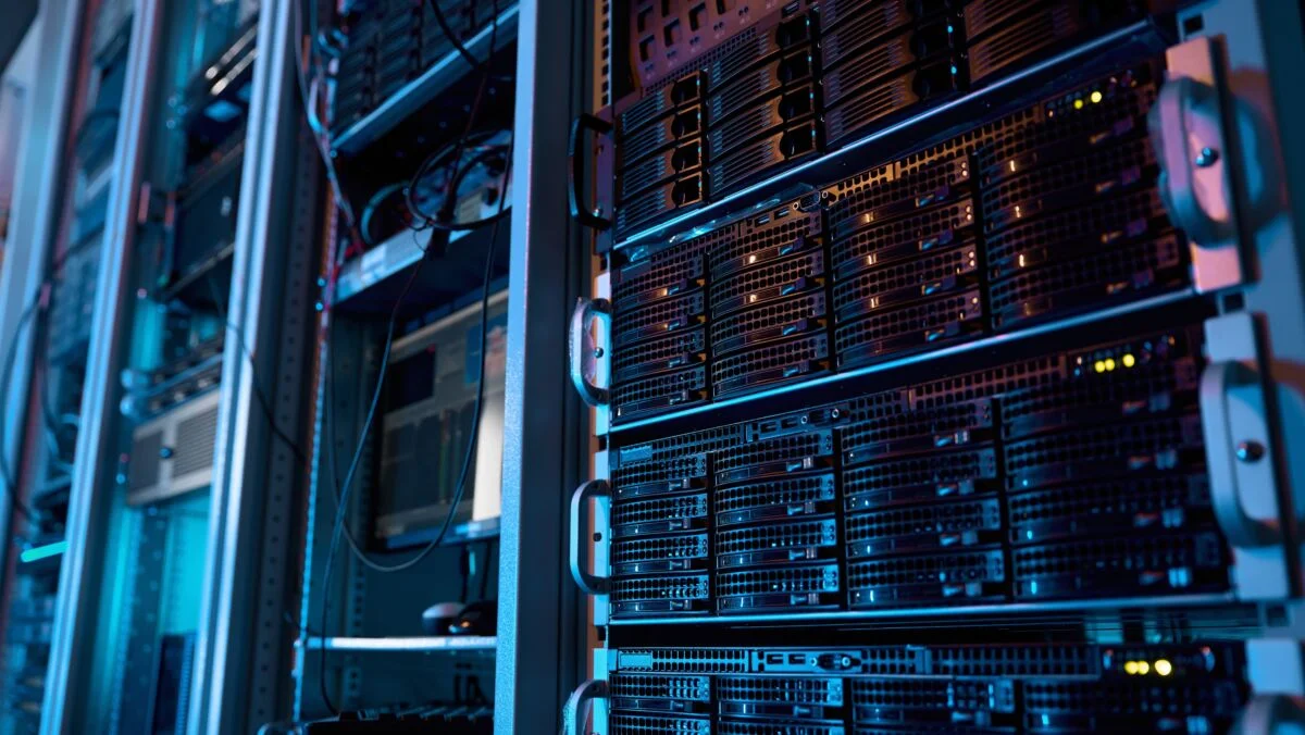 Nahaufnahme eines Megawatt-IT-Racks für Rechenzentren