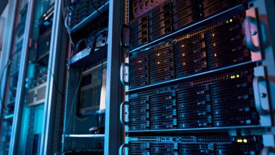 Nahaufnahme eines Megawatt-IT-Racks für Rechenzentren