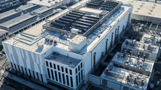 El enfoque modular reduce el tiempo de construcción del centro de datos en 30%.